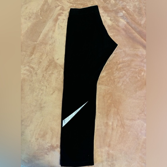 Nike Women’s 3/4 leggings - Picture 3 of 4
